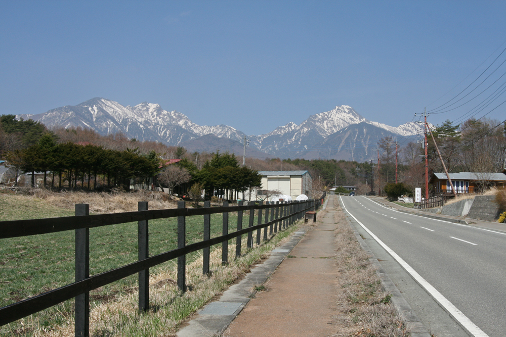 春の清里・牧場通り(2011.4.17)